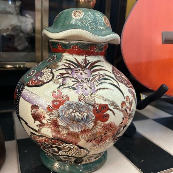 Vintage Japanese Green and white ceramic cookie jar vase with gold accents 13" - Picture 4 of 16